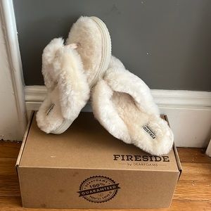 Fireside fuzzy flip flops size 10